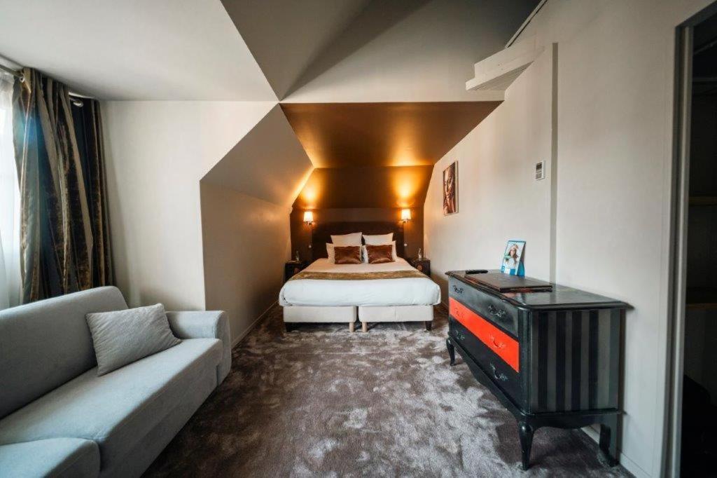 Brit Hotel Privilege Lisieux - La Villa Des Arts Екстериор снимка