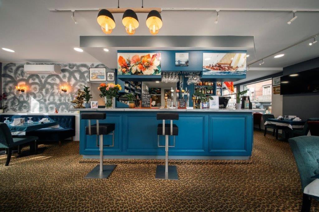 Brit Hotel Privilege Lisieux - La Villa Des Arts Екстериор снимка