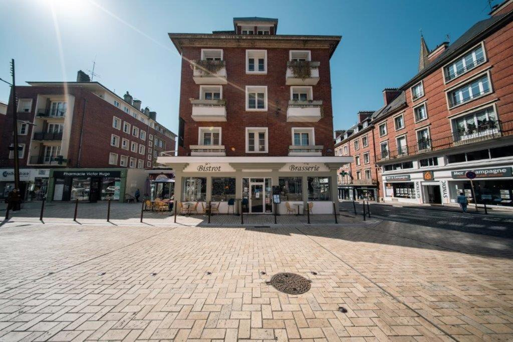 Brit Hotel Privilege Lisieux - La Villa Des Arts Екстериор снимка