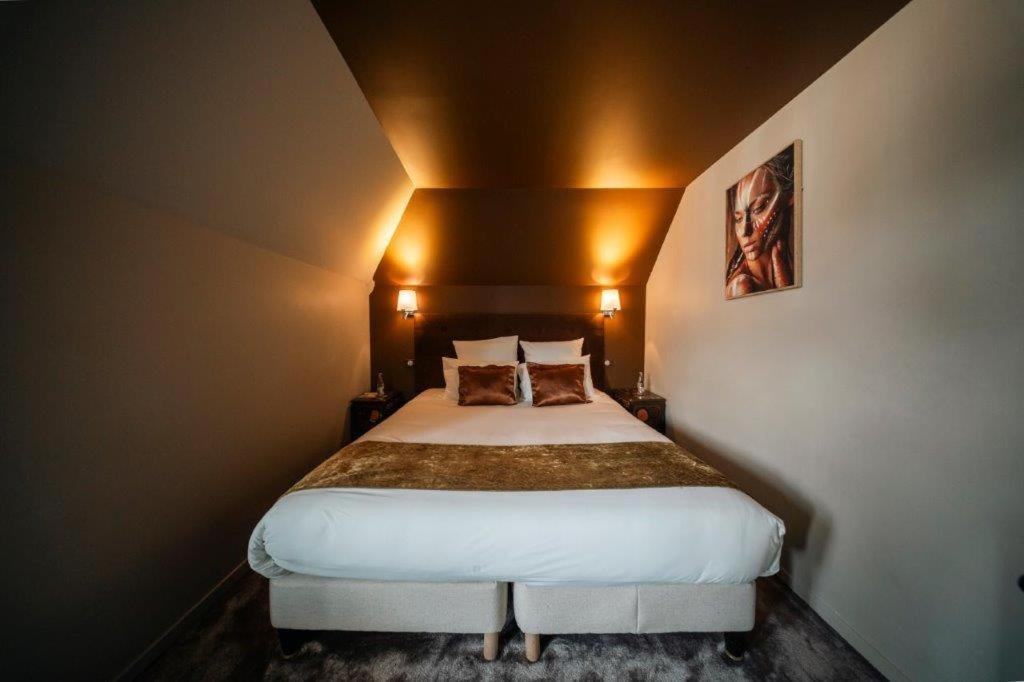 Brit Hotel Privilege Lisieux - La Villa Des Arts Екстериор снимка