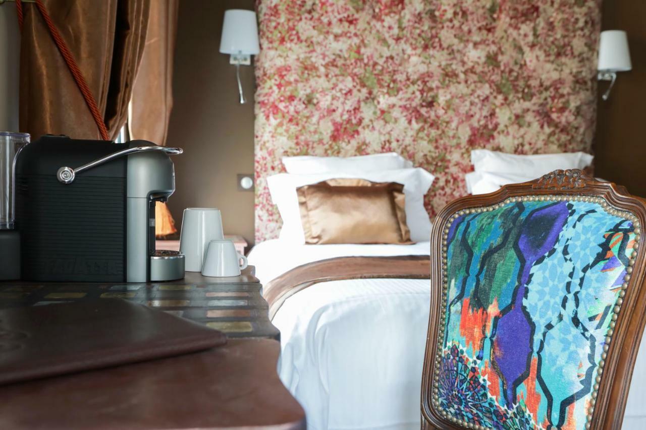 Brit Hotel Privilege Lisieux - La Villa Des Arts Екстериор снимка