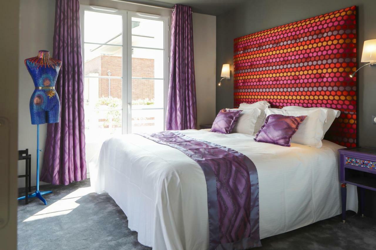 Brit Hotel Privilege Lisieux - La Villa Des Arts Екстериор снимка