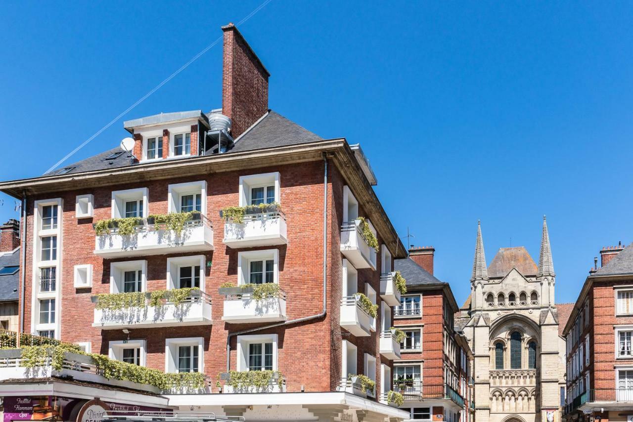 Brit Hotel Privilege Lisieux - La Villa Des Arts Екстериор снимка