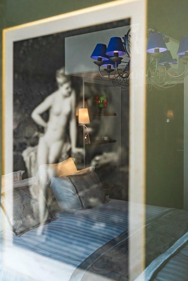 Brit Hotel Privilege Lisieux - La Villa Des Arts Екстериор снимка