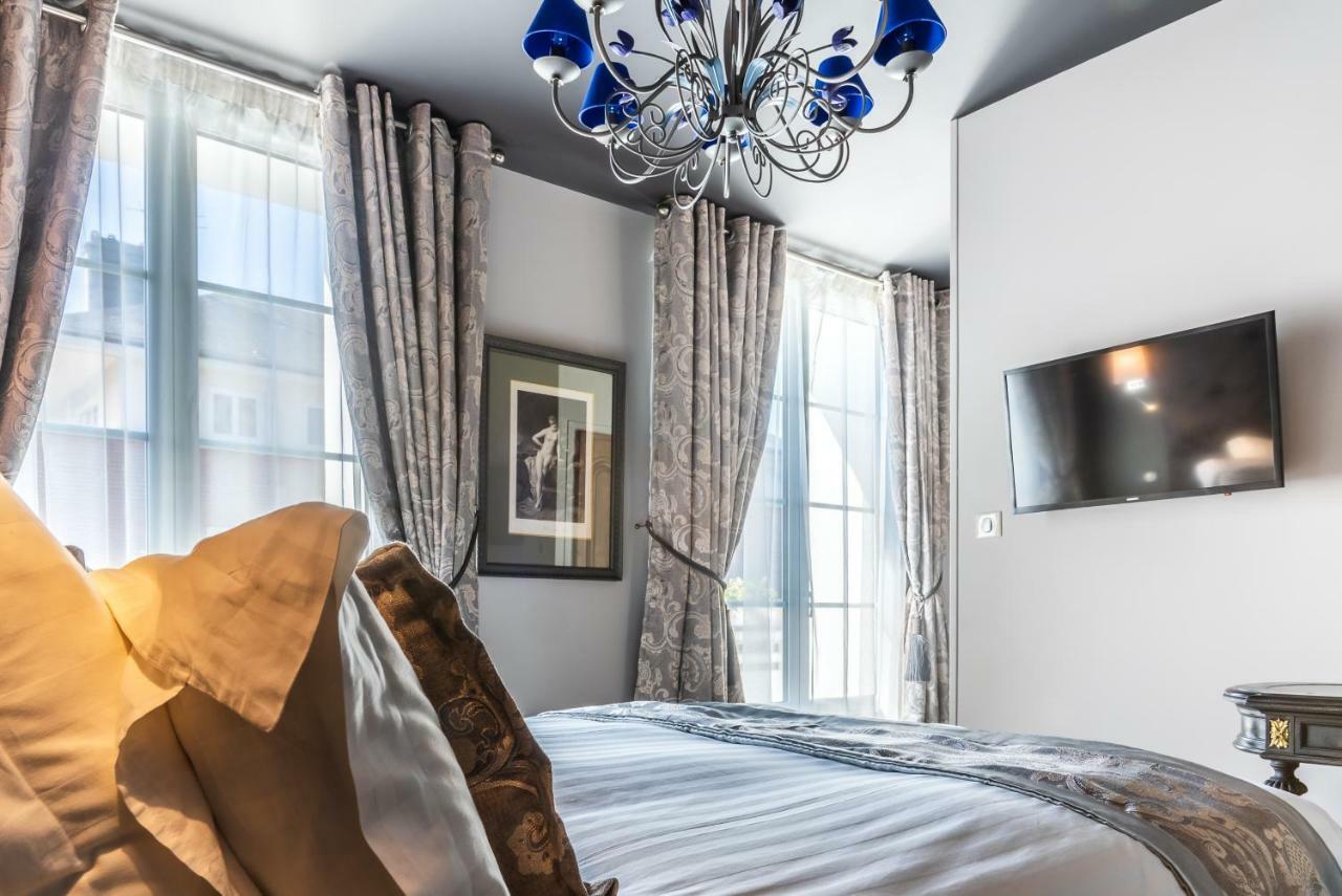 Brit Hotel Privilege Lisieux - La Villa Des Arts Екстериор снимка